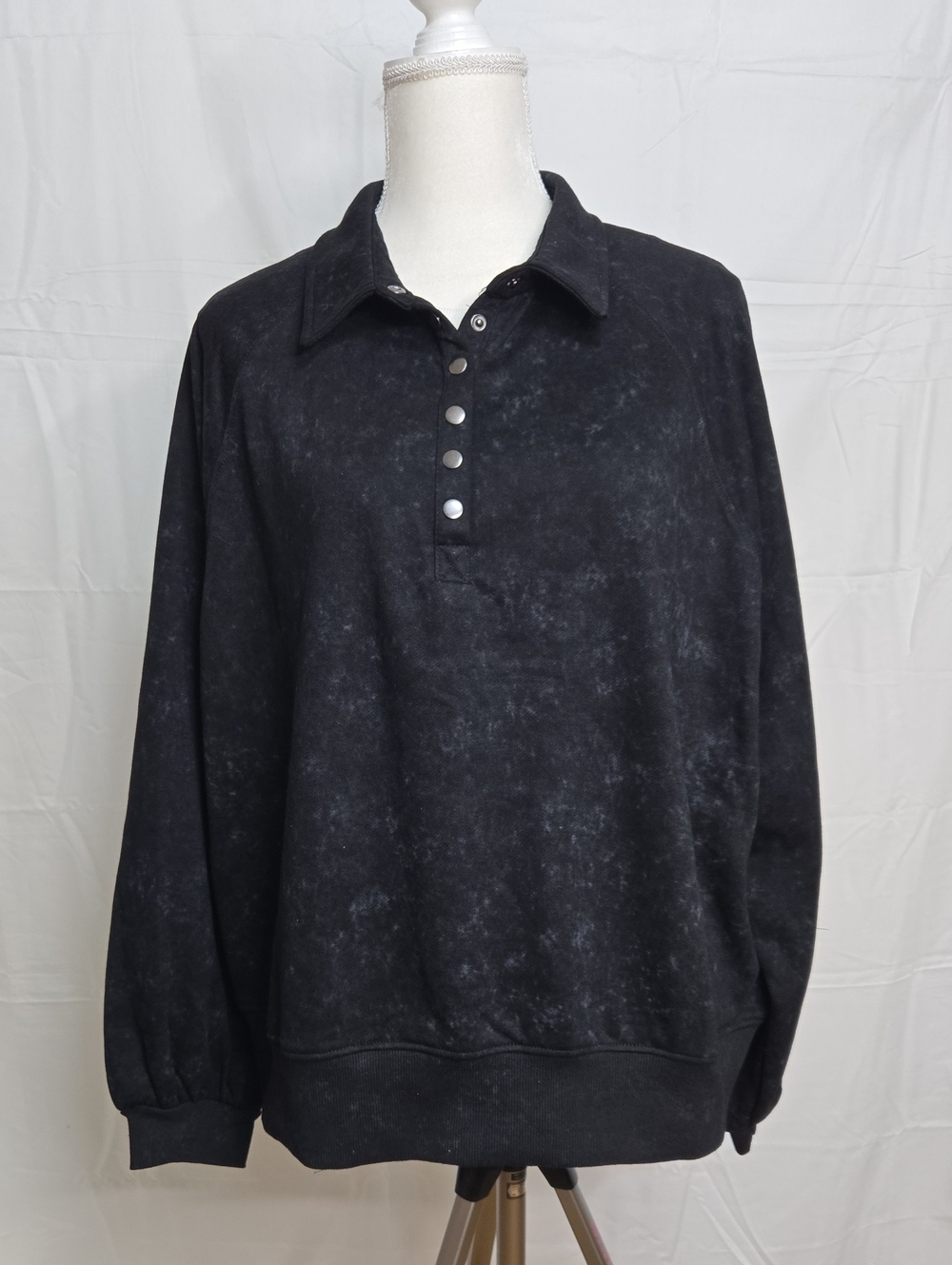 Women's Black Washed Snap-Placket Sweatshirt